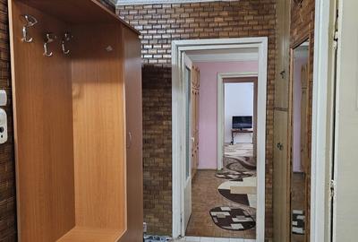 Apartament cu 3 camere decomandat, mobilat în Exterior Vest