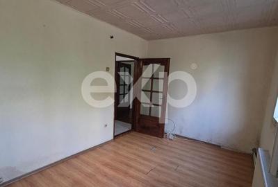 Apartament cu 2 camere semidecomandat în Ulmi