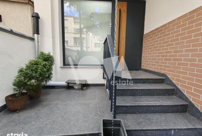 Casă cu 8 camere cu Teren 170 Mp în Parcul Carol