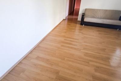 Apartament cu 3 camere semidecomandat în Gorjului