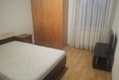 Apartament cu 3 camere decomandat în Lotrioara