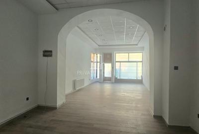 Spațiu comercial, de 72.650001525879 mp, în Central