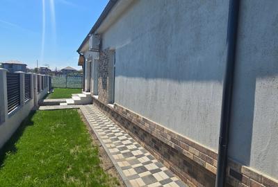 Casă individuală cu 3 camere cu Canalizare în Lazu - 12