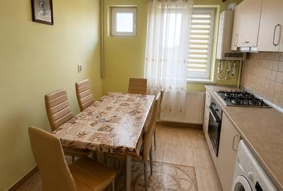 Apartament cu 3 camere în Cetate