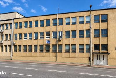 Spațiu comercial, de 1,000 mp, în Central