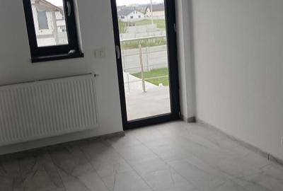Casă cu 4 camere în Exterior Vest - 1