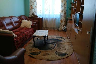 Apartament cu 3 camere semidecomandat în Fizicienilor