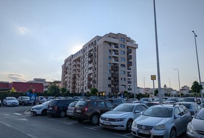 Apartament cu 3 camere decomandat în Ștefan cel Mare
