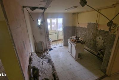 Apartament cu 2 camere decomandat în Soarelui