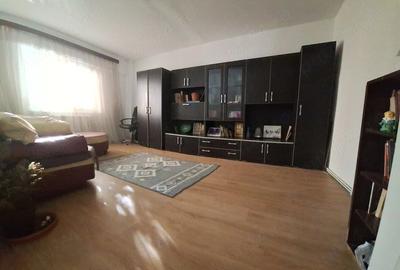 Apartament cu 3 camere decomandat în Vitrometan - 1