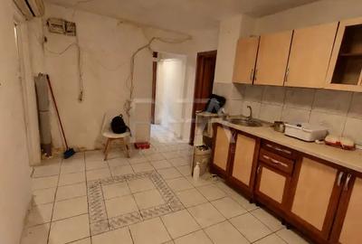 Apartament cu 3 camere decomandat în Vitan