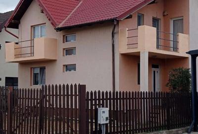 Casă cu 4 camere în Gilău