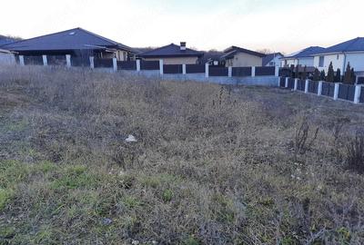 Teren de 1037 mp, în Corunca