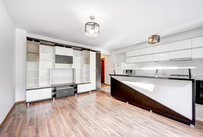 Apartament cu 3 camere decomandat în Titan