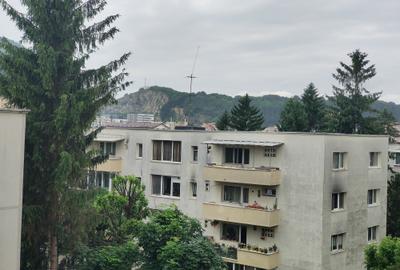 Apartament cu 2 camere semidecomandat, mobilat în Calea București