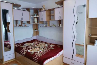 Apartament cu 3 camere semidecomandat în Fizicienilor