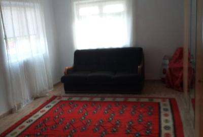 Casă cu 7 camere cu Teren 1000 Mp în Central