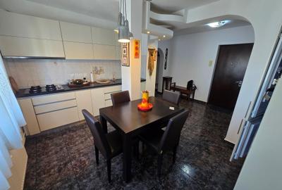 Apartament cu 3 camere decomandat în Panduri - 8