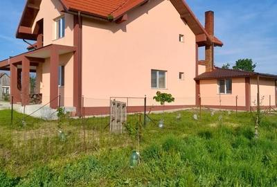Casă cu 4 camere în Central - 1