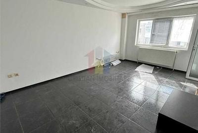 Apartament cu 3 camere decomandat în Calarași 4