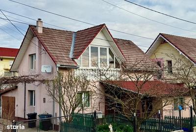 Casă cu 4 camere cu Teren 500 Mp în Central