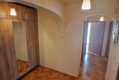 Apartament cu 3 camere decomandat în Ștrand