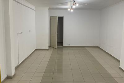 Spațiu comercial, de 35 mp, în Central - 3