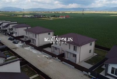 Duplex cu 4 camere cu Canalizare în Sânpetru - 1