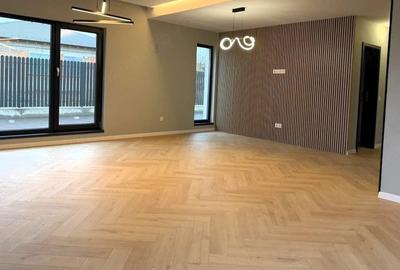Apartament cu 4 camere decomandat în Central