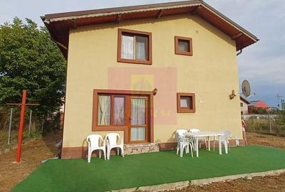 Casă cu 4 camere în Săbăreni