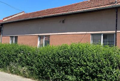 Casă cu Teren 930 Mp în Central