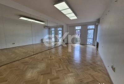 Casă cu 10 camere cu Teren 158 Mp în Dorobanți