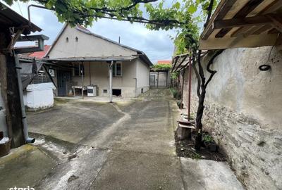 Casă cu 3 camere în Central