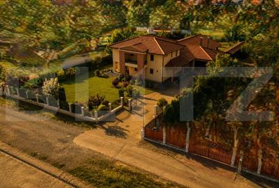 Casă cu 5 camere cu Teren 2100 Mp în Central