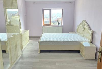Apartament cu 2 camere decomandat în Zăvoi - 1