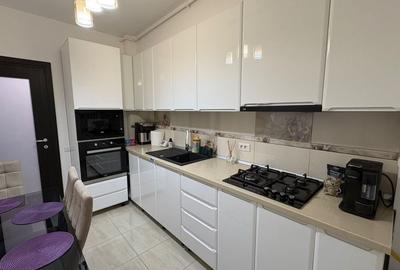 Apartament cu 2 camere decomandat, mobilat în Exterior Vest