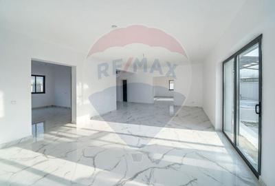 Casă cu 4 camere cu Teren 500 Mp în Vișani - 2