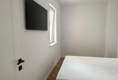 Apartament cu 2 camere semidecomandat în Pietroasa
