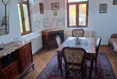 Casă cu 6 camere cu Teren 3300 Mp în Central - 12