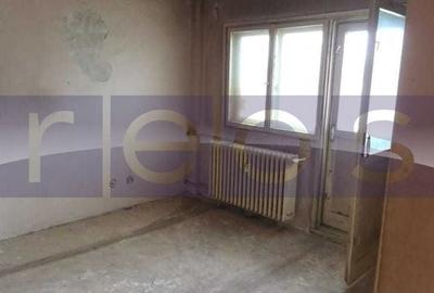 Apartament cu 4 camere decomandat în Tineretului