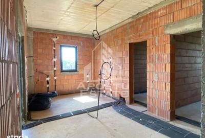 Casă cu 5 camere cu Teren 1330 Mp în Urseni