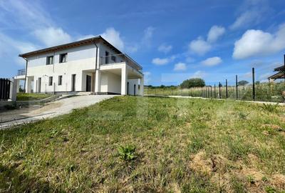 Duplex cu 4 camere cu Canalizare în Corușu - 1