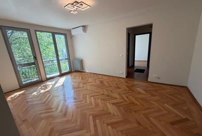 Apartament cu 3 camere semidecomandat în Titan