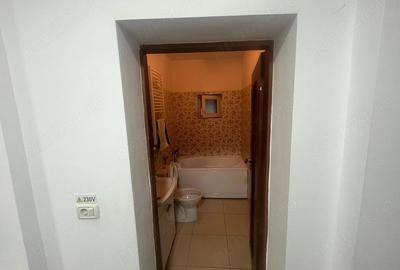 Spațiu comercial, de 90 mp, în Central