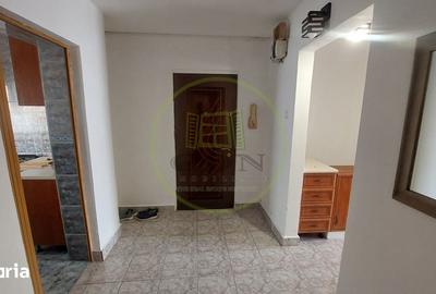 Apartament cu 3 camere decomandat, mobilat în Calea București