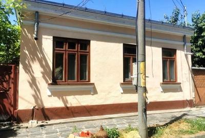 Casă cu 3 camere în Central