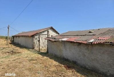 Casă cu 2 camere cu Teren 1722 Mp în Vadu