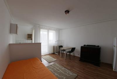 Garsonieră decomandată în Costin Georgian