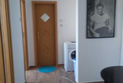 Apartament cu 3 camere decomandat în Obor