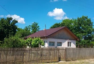 Casă individuală cu 3 camere cu Canalizare în Făcăeni